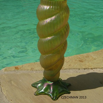 FABULOUS ART NOUVEAU KRALIK GLASS SHELL VASE CZECHOSLOVAKIA CA 1900 - Art Glass