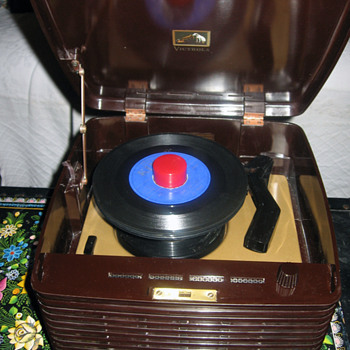 1954 RCA Victor 45EY3 - Records