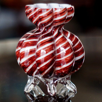 Welz Melon Ribbed Vase – A New Décor on a Distinctive Shape - Art Glass