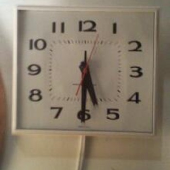 Vintage 1950's 1960's General Electric wall clock. - Clocks