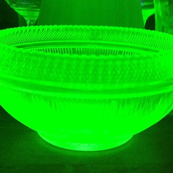 Deco Vaseline glass bowl - Glassware