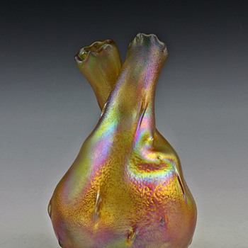 Anyone know who is doing these? - Art Glass