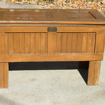 Wooden Coke cooler