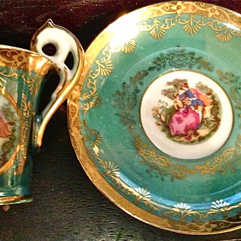  Lovely little vintage  teacup and saucer  