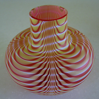 TWISTED NAILSEA 'TYPE' GLASS  VASE  - Art Nouveau