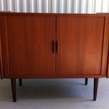     *  Mid-Century Teak Media Stand