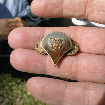 U.S, ARMY ?  PIN , FIRST WORLD WAR ? NEED INFO