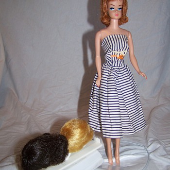 Barbie with 3 wigs and wig stand any idea what it is worth? - Dolls