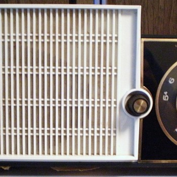1963 Sears Silvertone Model 3004 Tube Radio