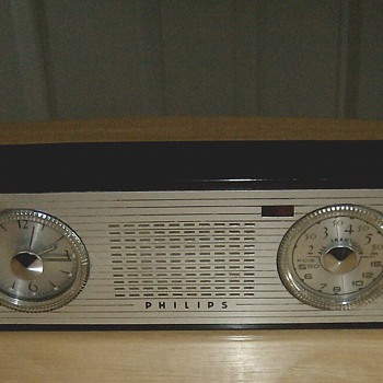 1957 Transistor Clock Radio - Radios