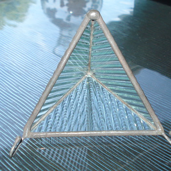 TRIANGLE GLASS WITH COUPLE OF HANDELS - Art Glass