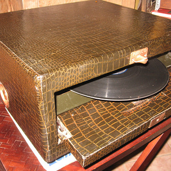 1948 Philco 48-1200 Phonograph - Records
