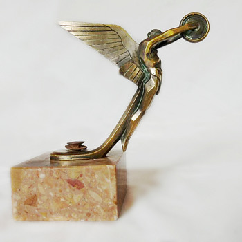 TRIOMPHE MASCOT BY F. BAZIN