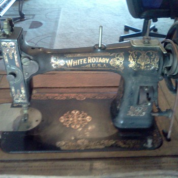 1900's Family White Rotary Treadle sewing machine 