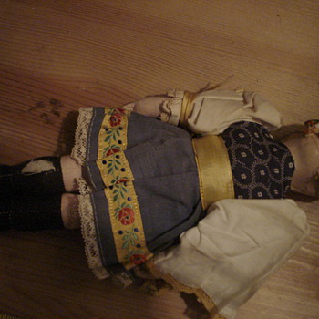 Interesting (Dutch?) Doll - Dolls