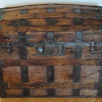 Chest 21"w x 26"h x 34" l - Furniture