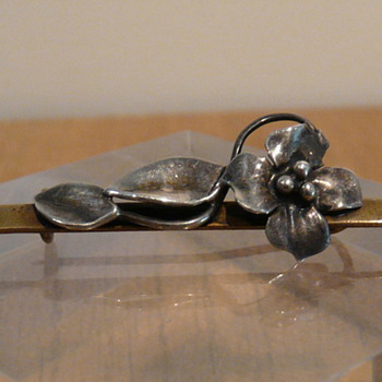 MIXED METALS BROOCH - Costume Jewelry