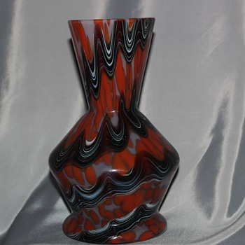 Beautiful Zigzag Vase - Art Glass