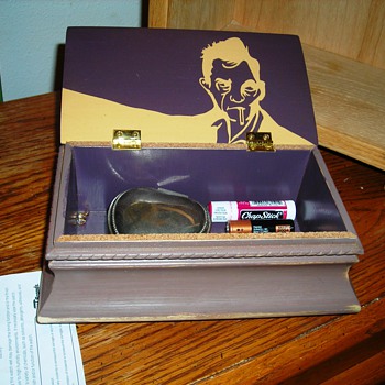 Who is that man on this box?? - Tobacciana
