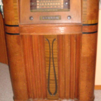 General Electric Stand Up Wooden Radio