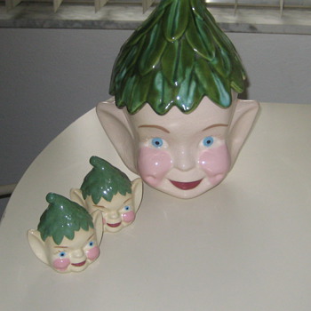 Cookie jar and salt and pepper shakers - Kitchen