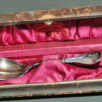 Another spoon in a nice old box