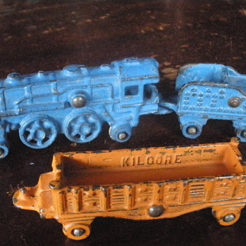 Kilgore cast iron train, small scale. 

