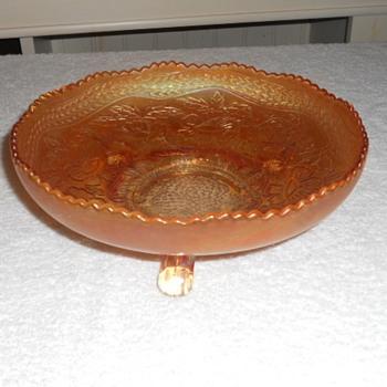 Carnival glass maker and pattern unknown