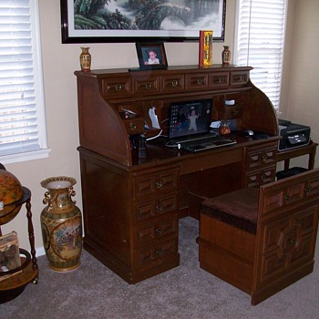 Roll top desk ... 19??. Any one.