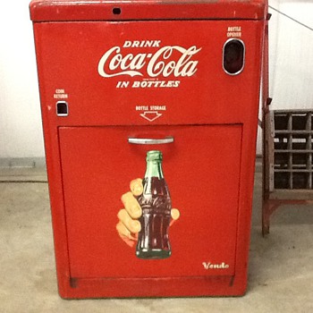 Vendo 23 Coca Cola machine.