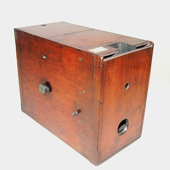 Miall, F. | Fallowfield's "Facile". | 1887 | Magazine camera | Quarter plate. - Cameras