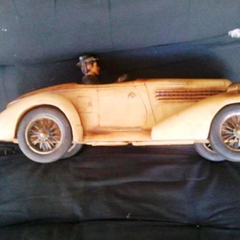 Dusenberg?  I am not sure what it is, but it is neat.  26x12x10 inches - Model Cars