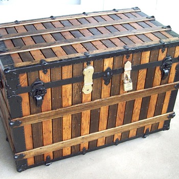 A large alternating Slat Trunk, Martin Maier? - Furniture