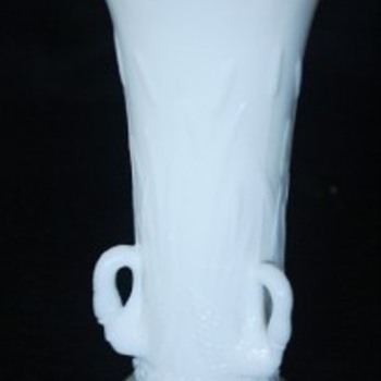 Family milk glass vase - Glassware