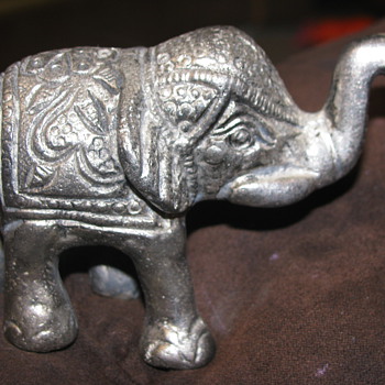 Large elephant - Animals