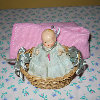  japan tiny bisque dolls??