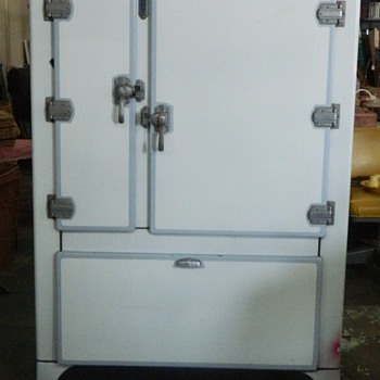 Vintage Kelivnator Icebox - Kitchen