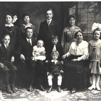 1916 - Family Photograph - Photographs