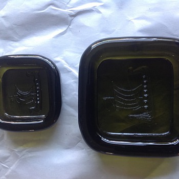 Green glass dish set/midcentury 