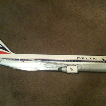 Delta 767 Cardboard - Advertising