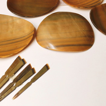 Translation needed. Sushi Snack Plates-What are these made of? - Kitchen