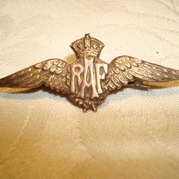 World War I Gold RAF Wing Sweetheart Pin - Military and Wartime