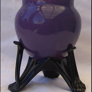 tripod tango vase - Art Glass