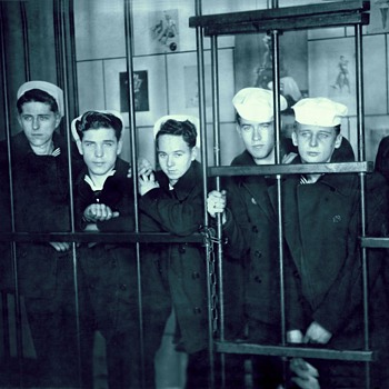 1940's Navy with my Dad goofing around ! - Photographs