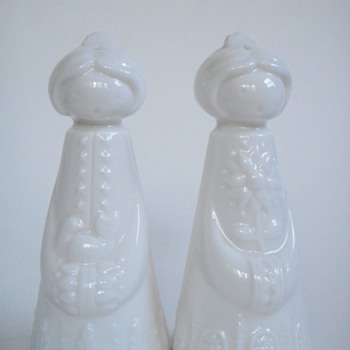 Bjorn Wiinblad?~White Salt & Pepper shakers~Scandinavian look, Vintage
