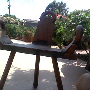 Can any one help me mystery 3 legged Stool