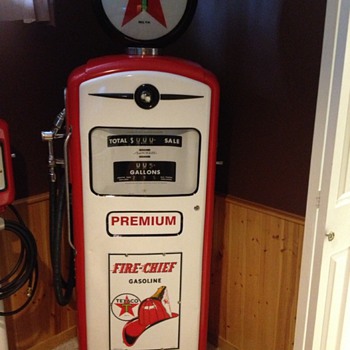 Restored Texaco Pump