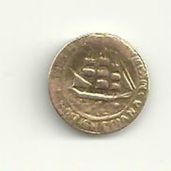 Old Gold button or military button? Pin? 