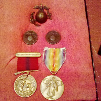 Elusive WWI U.S. Marine Corps E.G.A. cap badge & Matching French made collar discs! - Military and Wartime