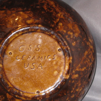 2 pots for ID and value - Art Pottery
